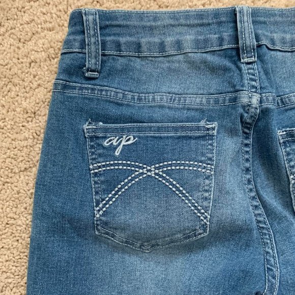 Ruffle Frayed Skinny Jeans - Picture 3 of 4